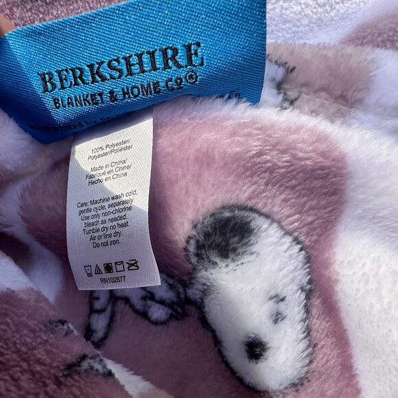 Peanuts Snoopy Woodstock Valentines 60 x 70 PURPLE Throw Blanket Hearts Love NWT - Picture 8 of 10